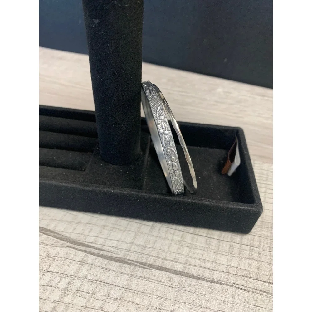 Vintage Silver Tone Floral Embossed and Hammered Bangle Bracelet Set 2pc